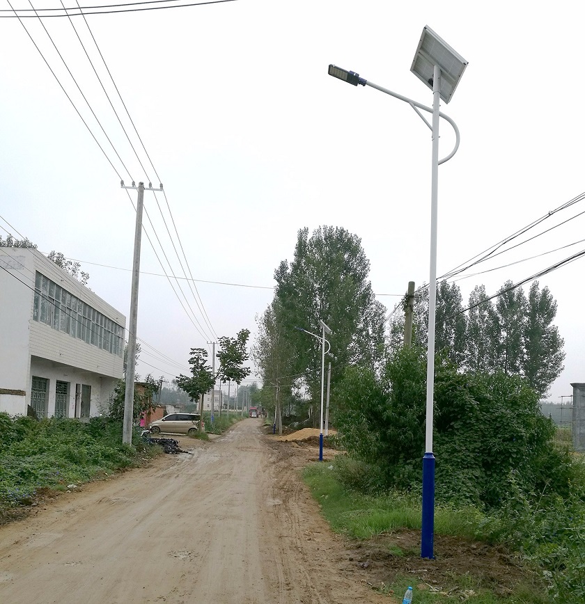 泌陽(yáng)柏樹(shù)莊村太陽(yáng)能路燈安裝